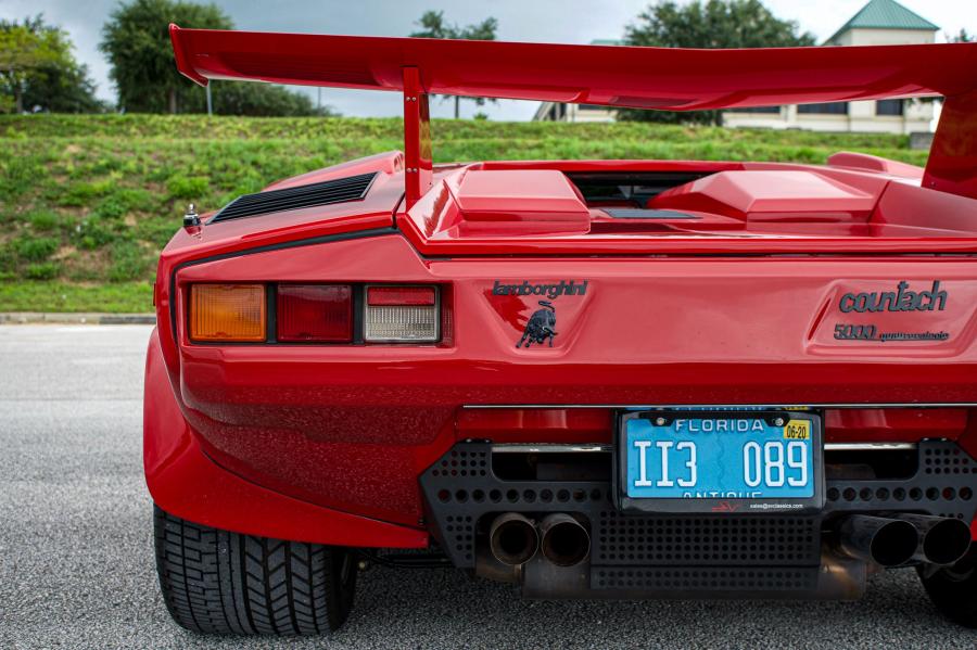Детали экстерьера Lamborghini Countach LP5000 S Quattrovalvole 1988 года  (фото 50 из 146)